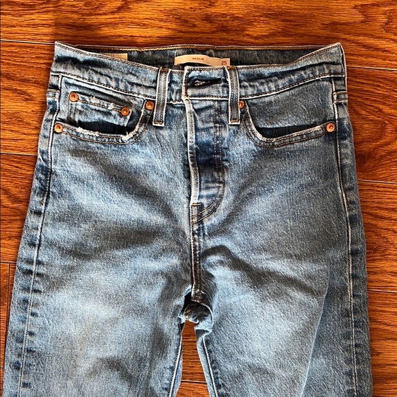 Levi's Women's Wedgie Blue Jeans - Picture 2 of 8